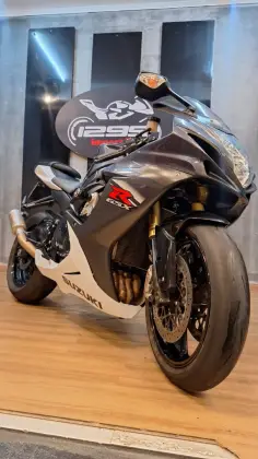 SUZUKI GSX-R750 