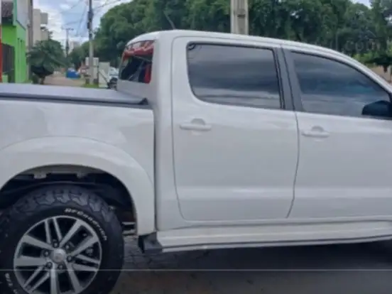 TOYOTA-HILUX-2.7 SR 4X2 CD 16V FLEX 4P AUTOMÁTICO TOYOTA-HILUX-2012
