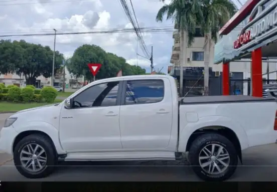 TOYOTA-HILUX-2012