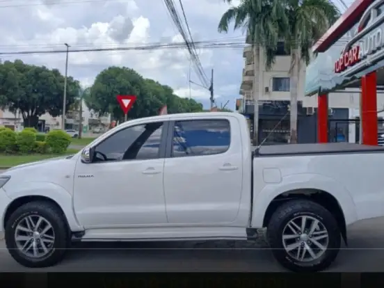 TOYOTA-HILUX-2.7 SR 4X2 CD 16V FLEX 4P AUTOMÁTICO TOYOTA-HILUX-2012