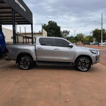 TOYOTA HILUX 2.7 VVT-i FLEX CD SRV 4X2 AUTOMÁTICO TOYOTA HILUX 2.7 VVT-i FLEX CD SRV 4X2 AUTOMÁTICO