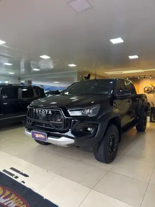 TOYOTA HILUX 2.8 D-4D TURBO DIESEL CD GR-S 4X4 AUTOMÁTICO