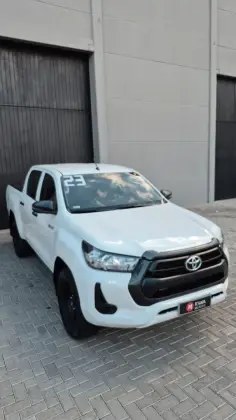 TOYOTA HILUX 2.8 D-4D TURBO DIESEL CD POWER PACK 4X4 MANUAL