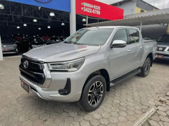 TOYOTA HILUX 2.8 D-4D TURBO DIESEL CD SRV 4X4 AUTOMÁTICO