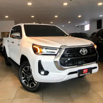 TOYOTA HILUX 2.8 D-4D TURBO DIESEL CD SRV 4X4 AUTOMÁTICO
