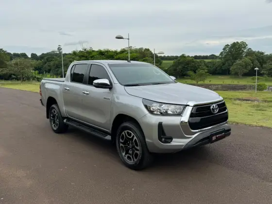 TOYOTA HILUX 2.8 D-4D TURBO DIESEL CD SRV 4X4 AUTOMÁTICO