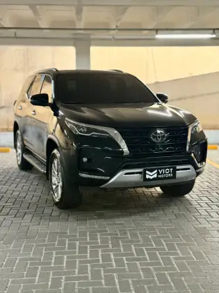 TOYOTA HILUX 2.8 D-4D TURBO DIESEL CD SRX 4X4 AUTOMÁTICO TOYOTA HILUX 2.8 D-4D TURBO DIESEL CD SRX 4X4 AUTOMÁTICO