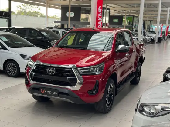 TOYOTA HILUX 2.8 D-4D TURBO DIESEL CD SRX 4X4 AUTOMÁTICO