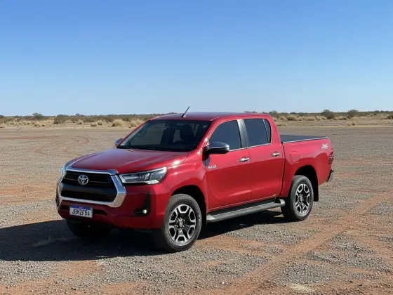 TOYOTA HILUX 2.8 D-4D TURBO DIESEL CD SRX 4X4 AUTOMÁTICO