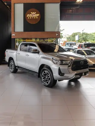 TOYOTA HILUX 2.8 D-4D TURBO DIESEL CD SRX 4X4 AUTOMÁTICO
