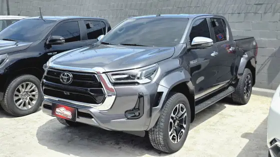 TOYOTA HILUX 2.8 D-4D TURBO DIESEL CD SRX PLUS 4X4 AUTOMÁTICO