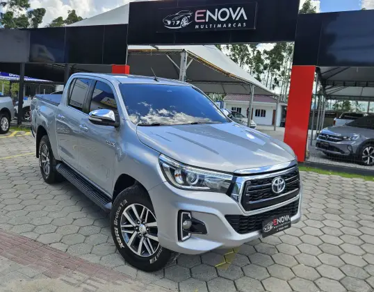 TOYOTA HILUX 2.8 SRX 4X4 CD 16V DIESEL 4P AUTOMÁTICO TOYOTA HILUX 2.8 SRX 4X4 CD 16V DIESEL 4P AUTOMÁTICO