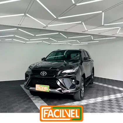 TOYOTA HILUX SW4 2.8 D-4D TURBO DIESEL SRX PLATINUM 4X4 AUTOMÁTICO TOYOTA HILUX SW4 2.8 D-4D TURBO DIESEL SRX PLATINUM 4X4 AUTOMÁTICO