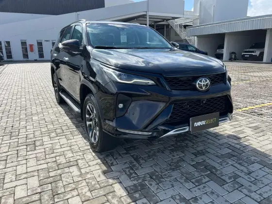 TOYOTA HILUX SW4 2.8 D-4D TURBO DIESEL SRX PLATINUM 7L 4X4 AUTOMÁTICO TOYOTA HILUX SW4 2.8 D-4D TURBO DIESEL SRX PLATINUM 7L 4X4 AUTOMÁTICO