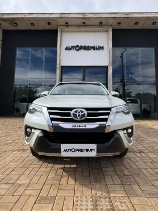 TOYOTA HILUX SW4 2.8 SRX DIAMOND 4X4 7 LUGARES 16V TURBO INTERCOOLER DIESEL 4P AUTOMÁTICO