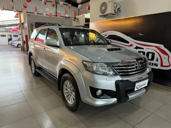 TOYOTA HILUX SW4 3.0 SRV 4X4 16V TURBO INTERCOOLER DIESEL 4P AUTOMÁTICO TOYOTA HILUX SW4 3.0 SRV 4X4 16V TURBO INTERCOOLER DIESEL 4P AUTOMÁTICO