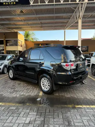 TOYOTA HILUX SW4 3.0 SRV 4X4 7 LUGARES 16V TURBO INTERCOOLER DIESEL 4P AUTOMÁTICO