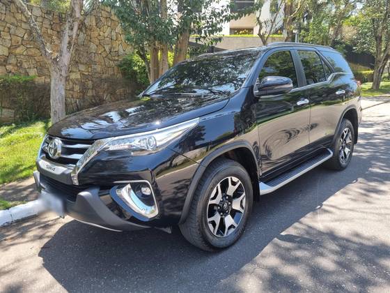 TOYOTA HILUX SW4 2.8 SRX DIAMOND 4X4 7 LUGARES 16V TURBO INTERCOOLER DIESEL 4P AUTOMÁTICO