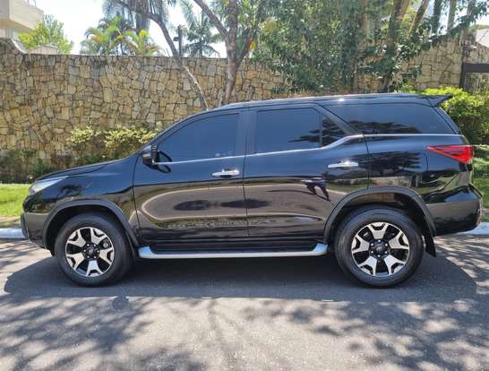 TOYOTA-HILUX SW4-2.8 SRX DIAMOND 4X4 7 LUGARES 16V TURBO INTERCOOLER DIESEL 4P AUTOMÁTICO TOYOTA-HILUX SW4-2019