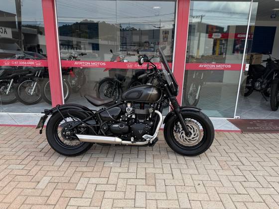 TRIUMPH BONNEVILLE BOBBER 1200 