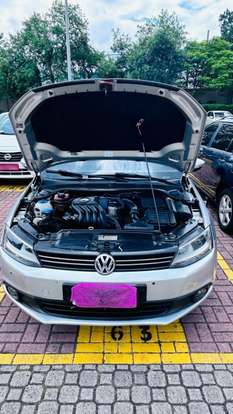 VOLKSWAGEN-JETTA-2011