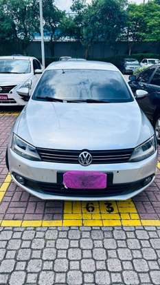 VOLKSWAGEN-JETTA-2011
