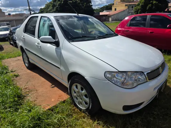 FIAT SIENA 1.8 MPI HLX 8V FLEX 4P MANUAL FIAT SIENA 1.8 MPI HLX 8V FLEX 4P MANUAL