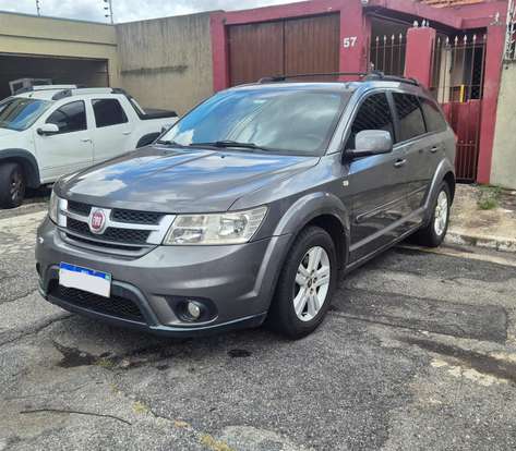 FIAT-FREEMONT-2012