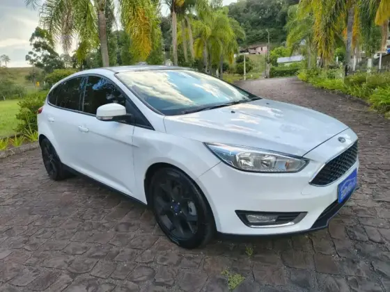 FORD FOCUS 2.0 SE PLUS 16V FLEX 4P POWERSHIFT