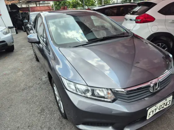 HONDA CIVIC 1.8 LXS 16V FLEX 4P AUTOMÁTICO HONDA CIVIC 1.8 LXS 16V FLEX 4P AUTOMÁTICO