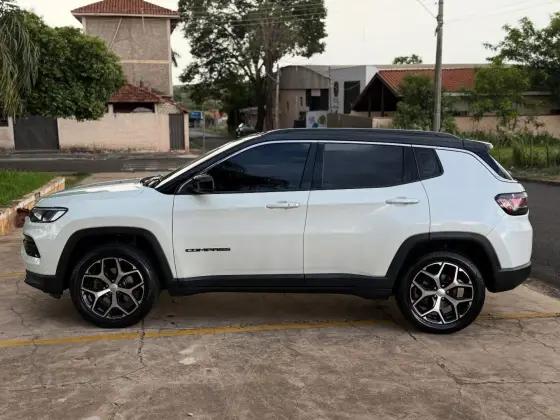 JEEP COMPASS 1.3 T270 TURBO FLEX LONGITUDE AT6