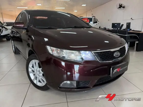 KIA CERATO 1.6 E.221 SEDAN 16V GASOLINA 4P AUTOMÁTICO