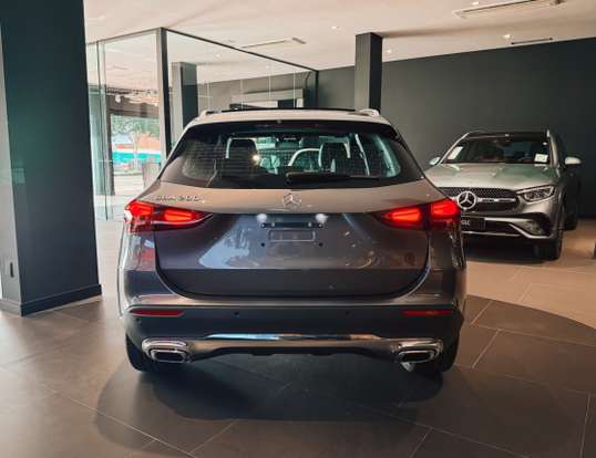 MERCEDES-BENZ-GLA 200-2025