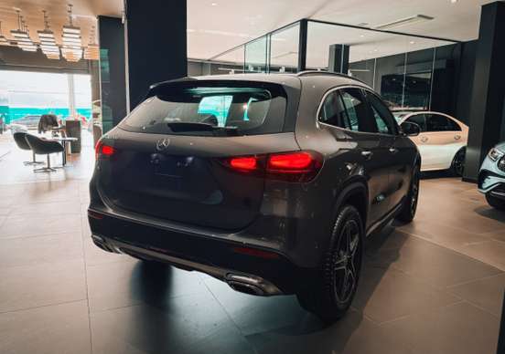 MERCEDES-BENZ-GLA 200-2025