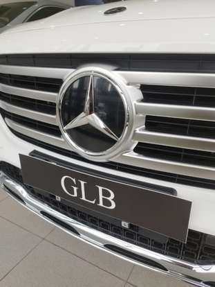MERCEDES-BENZ-GLB 220-2025