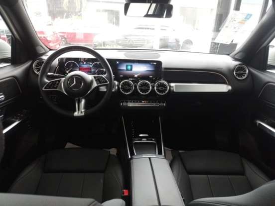 MERCEDES-BENZ-GLB 220-2025
