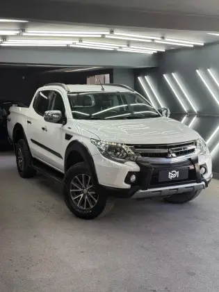 MITSUBISHI L200 TRITON 2.4 16V TURBO DIESEL SPORT HPE CD 4P 4X4 AUTOMÁTICO MITSUBISHI L200 TRITON 2.4 16V TURBO DIESEL SPORT HPE CD 4P 4X4 AUTOMÁTICO