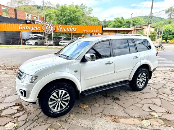 MITSUBISHI PAJERO 3.2 HPE 4X4 7 LUGARES 16V TURBO INTERCOOLER DIESEL 4P AUTOMÁTICO MITSUBISHI PAJERO 3.2 HPE 4X4 7 LUGARES 16V TURBO INTERCOOLER DIESEL 4P AUTOMÁTICO
