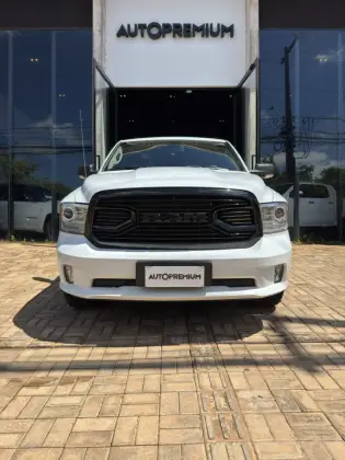 RAM CLASSIC 5.7 V8 GASOLINA LARAMIE NIGHT EDITION CD 4X4 AUTOMÁTICO