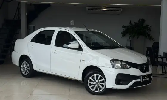 TOYOTA ETIOS 1.5 X PLUS SEDAN 16V FLEX 4P AUTOMÁTICO