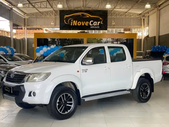 TOYOTA HILUX 2.7 SRV 4X2 CD 16V FLEX 4P AUTOMÁTICO TOYOTA HILUX 2.7 SRV 4X2 CD 16V FLEX 4P AUTOMÁTICO