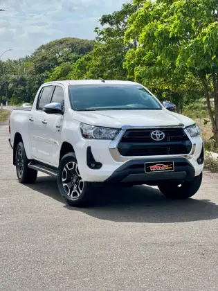TOYOTA HILUX 2.7 VVT-i FLEX CD SRV 4X4 AUTOMÁTICO TOYOTA HILUX 2.7 VVT-i FLEX CD SRV 4X4 AUTOMÁTICO