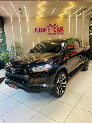 TOYOTA HILUX 2.8 D-4D TURBO DIESEL CD SR 4X4 AUTOMÁTICO