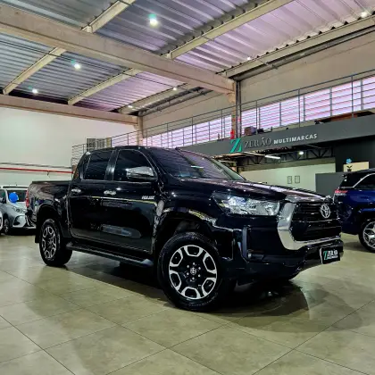 TOYOTA HILUX 2.8 D-4D TURBO DIESEL CD SRV 4X4 AUTOMÁTICO
