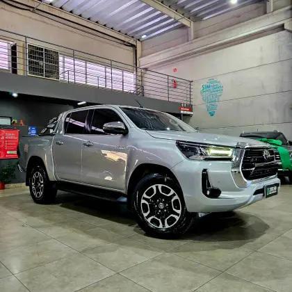 TOYOTA HILUX 2.8 D-4D TURBO DIESEL CD SRX 4X4 AUTOMÁTICO TOYOTA HILUX 2.8 D-4D TURBO DIESEL CD SRX 4X4 AUTOMÁTICO