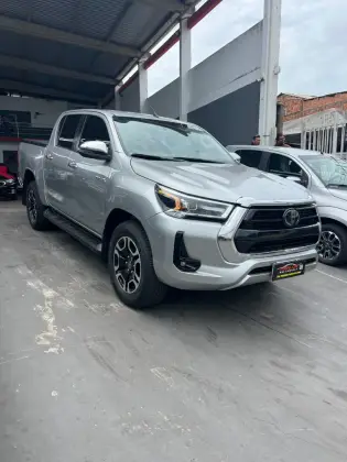 TOYOTA HILUX 2.8 D-4D TURBO DIESEL CD SRX 4X4 AUTOMÁTICO