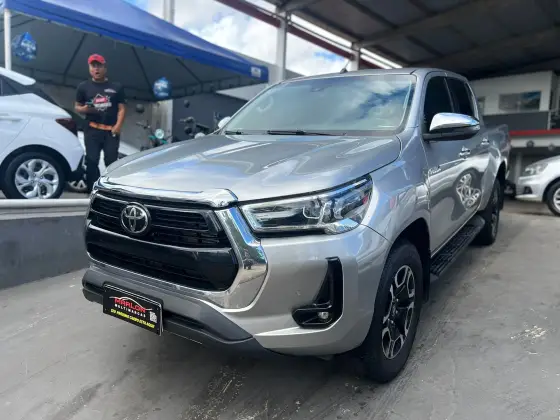 TOYOTA HILUX 2.8 D-4D TURBO DIESEL CD SRX 4X4 AUTOMÁTICO TOYOTA HILUX 2.8 D-4D TURBO DIESEL CD SRX 4X4 AUTOMÁTICO
