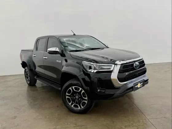 TOYOTA HILUX 2.8 D-4D TURBO DIESEL CD SRX PLUS 4X4 AUTOMÁTICO TOYOTA HILUX 2.8 D-4D TURBO DIESEL CD SRX PLUS 4X4 AUTOMÁTICO