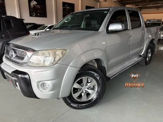 TOYOTA HILUX 3.0 SRV 4X4 CD 16V TURBO INTERCOOLER DIESEL 4P MANUAL TOYOTA HILUX 3.0 SRV 4X4 CD 16V TURBO INTERCOOLER DIESEL 4P MANUAL