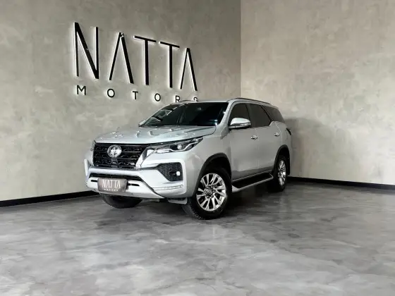 TOYOTA HILUX SW4 2.8 D-4D TURBO DIESEL SRX 7L 4X4 AUTOMÁTICO